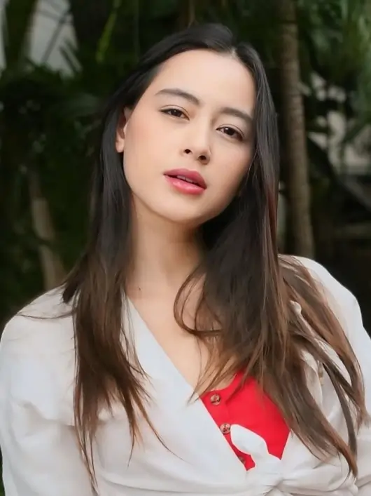 Laura Theux